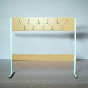 Cuier cu structură din metal