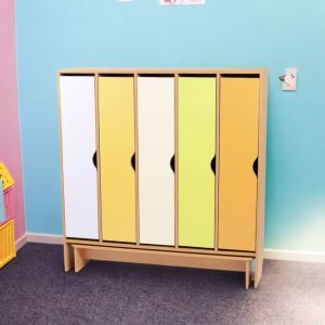 Vestiar „Curcubeu” cu 5 compartimente și bancă integrată